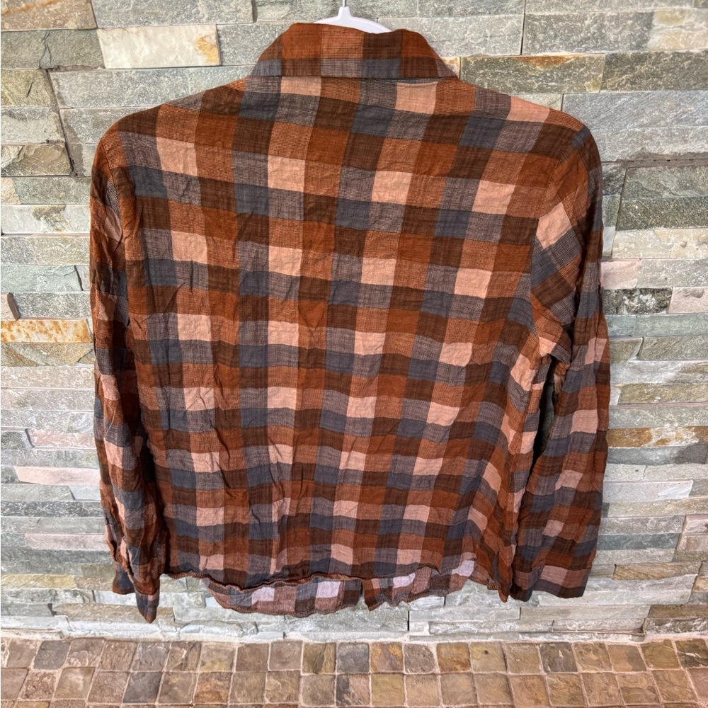 Button down - Picture 3 of 3